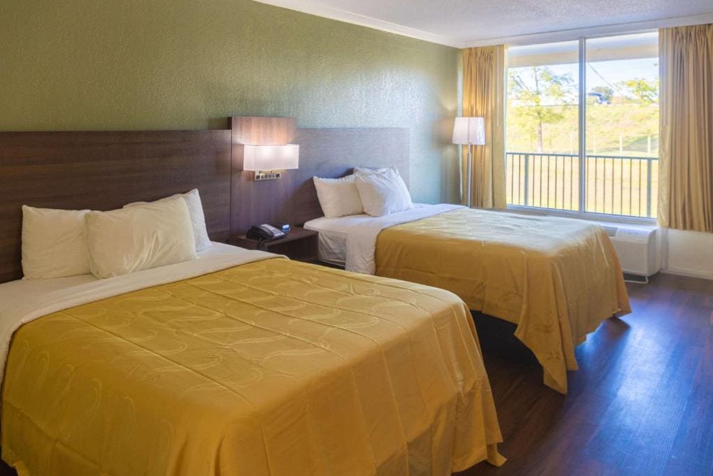 Standard Double Room with Two Double Beds - Non-Smoking room - Image 3