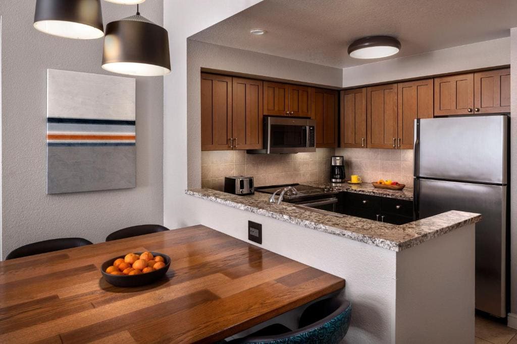 One-Bedroom Villa with Fireplace and Roll-in Shower - Mobility Accessible room - Image 1
