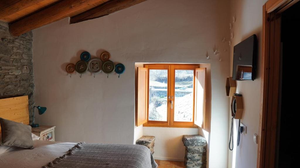 Superior Chalet room - Image 3