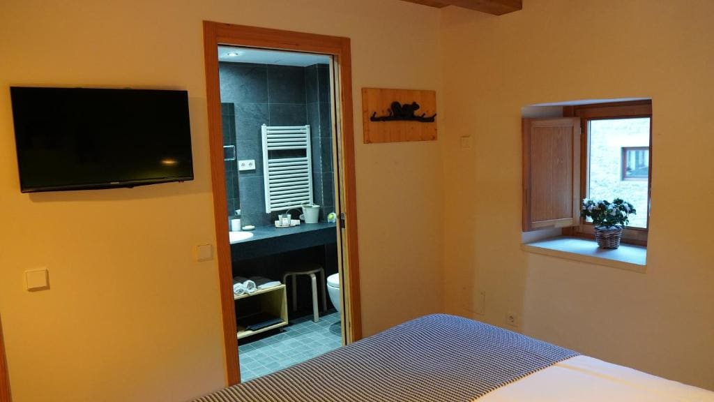 Superior Chalet room - Image 2