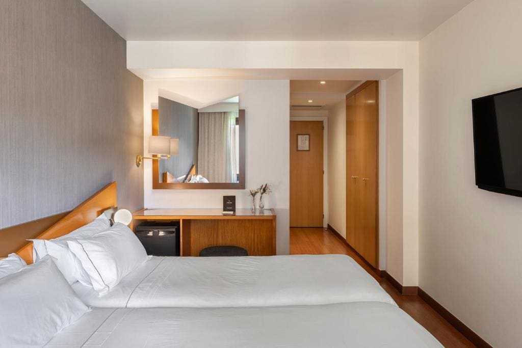 Standard Double or Twin Room room - Image 3