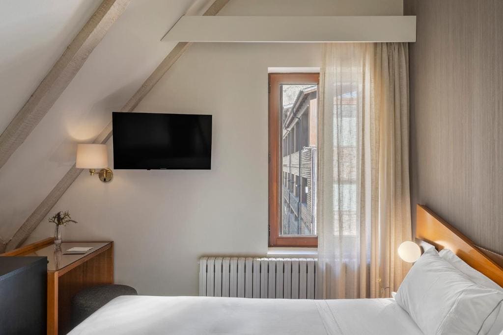 Superior Triple Room room - Image 2