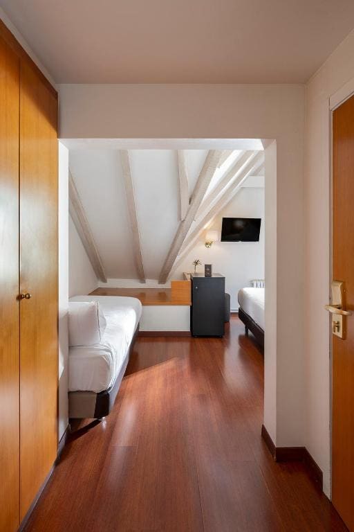 Superior Triple Room room - Image 1