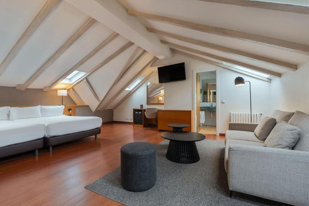 Premium Family Room room - Image 2