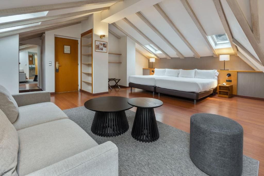 Premium Family Room room - Image 1