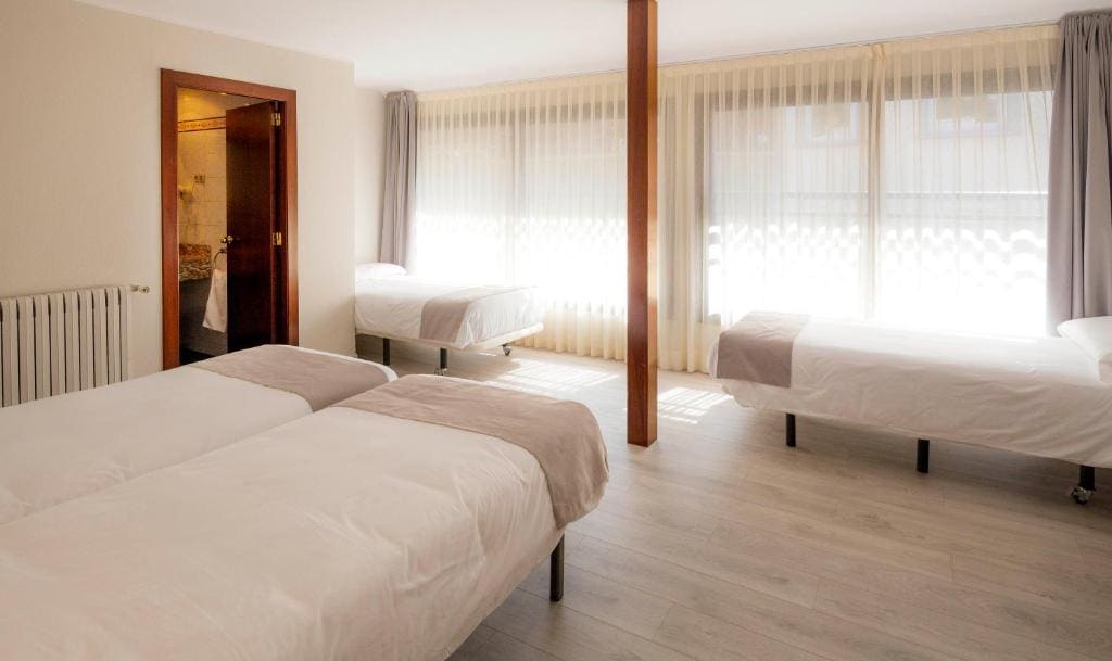 Standard Quadruple Room room - Image 2