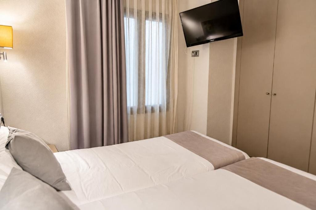 Budget Double Room room - Image 2
