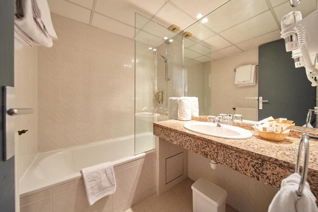 Double Room with Balcony room - Image 1