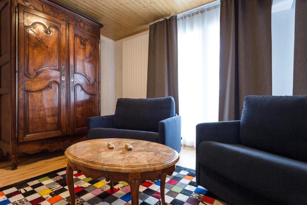 Superior Family Room room - Image 1