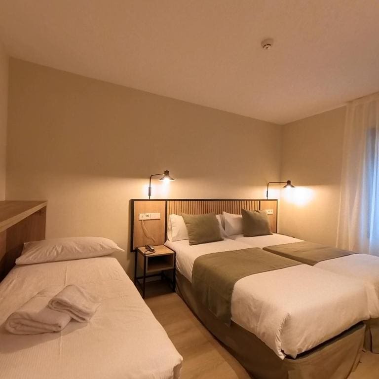 Superior Triple Room room - Image 1