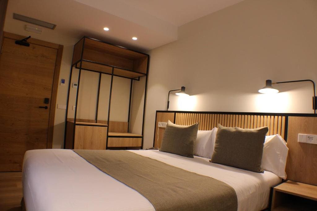 Superior Queen Room room - Image 2