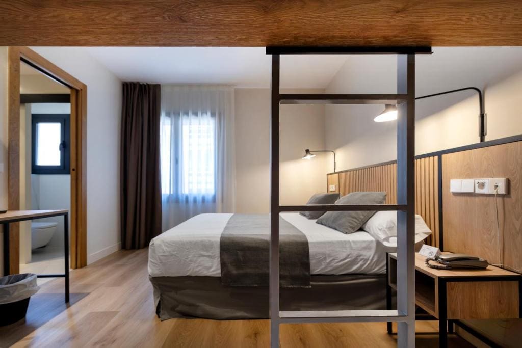 Superior Quadruple Room room - Image 2