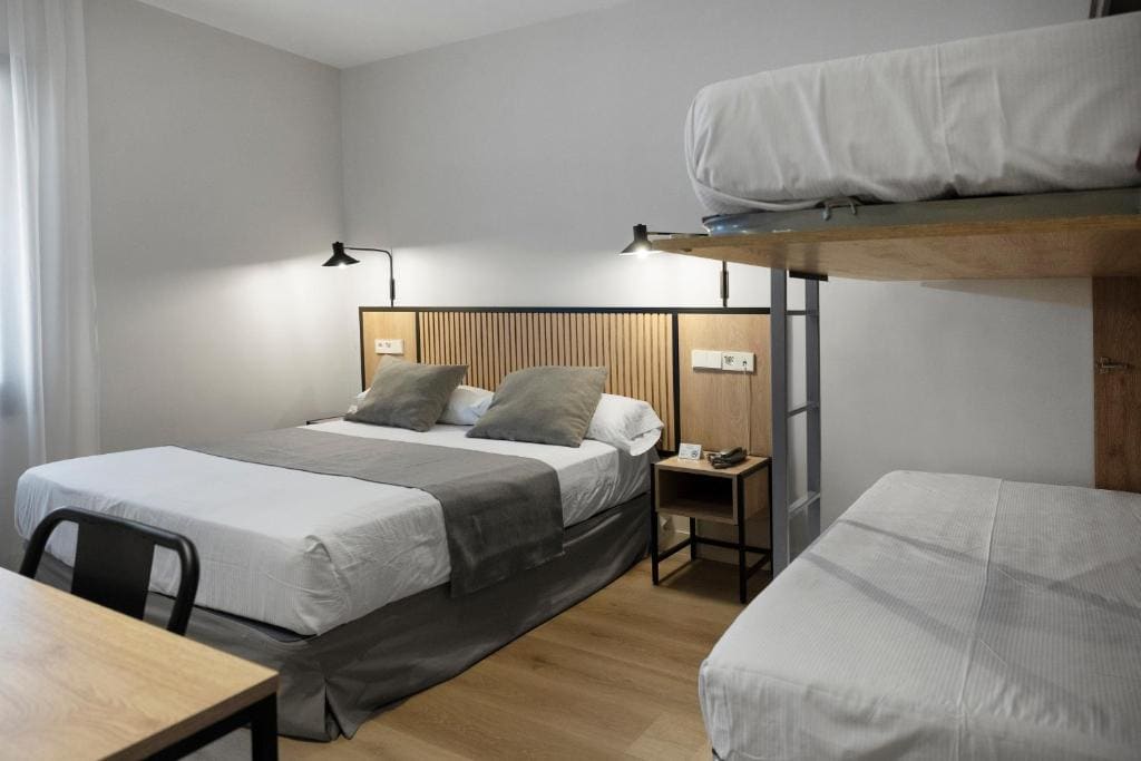 Superior Quadruple Room room - Image 3
