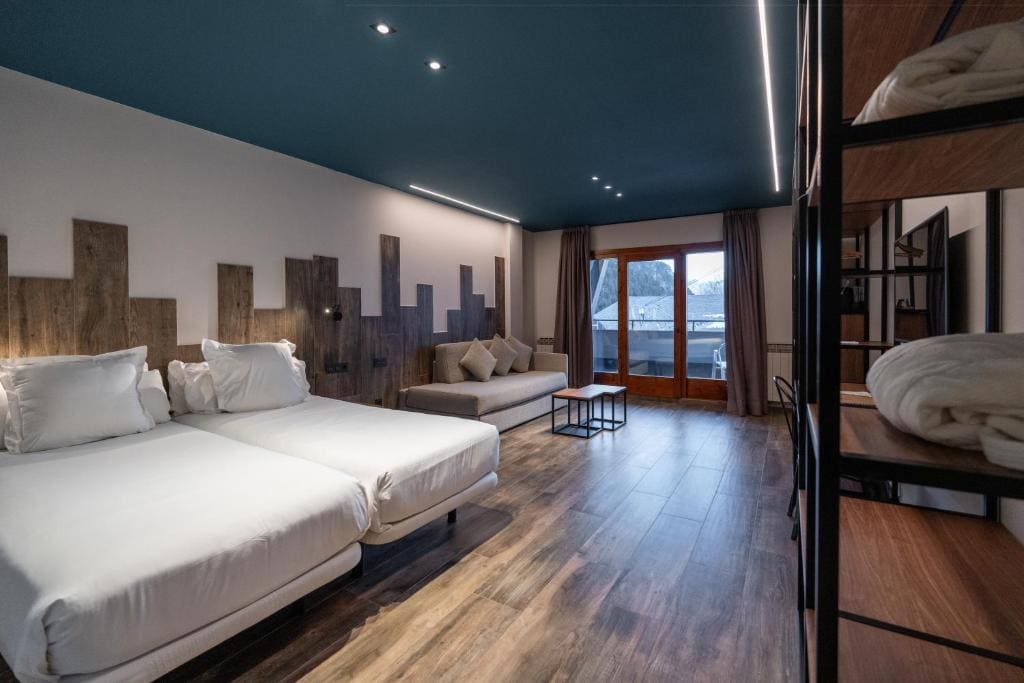 Premium Quadruple Room room - Image 3