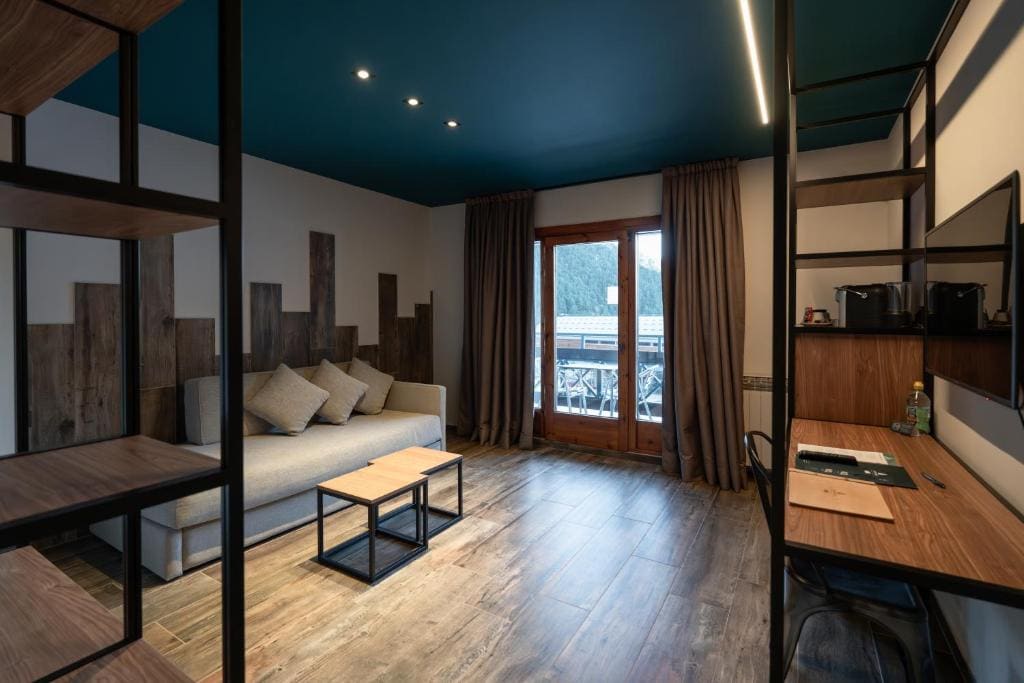 Junior Suite with Balcony room - Image 2