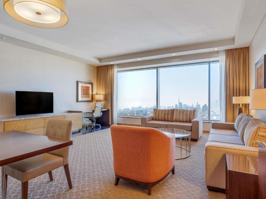Corner Suite city and creek view room - Image 1
