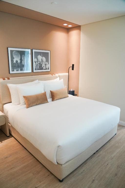 Deluxe Suite room - Image 2