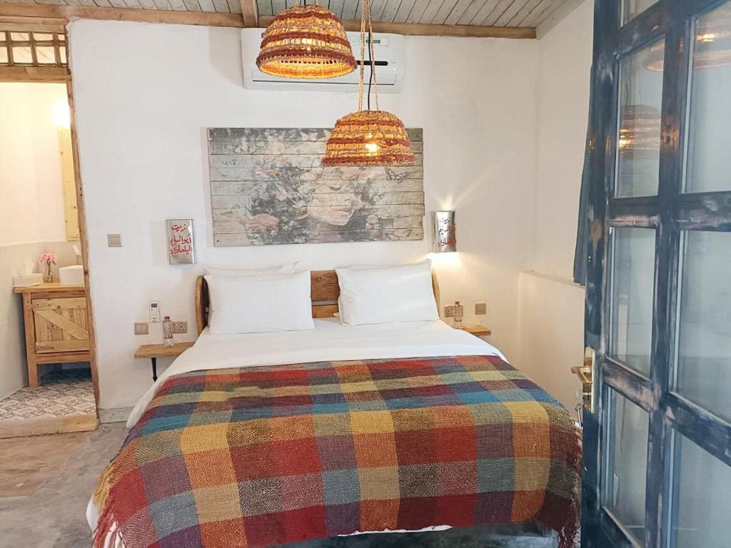 Double Room with Pool View room - Image 3