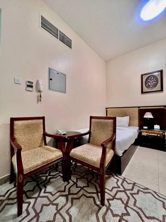 Studio Standard Room with Twin Beds room - Image 2
