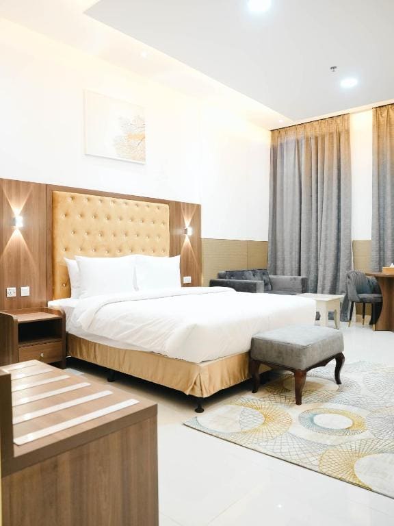 Deluxe Suite with Sea View room - Image 3