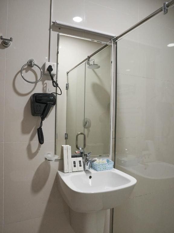 Deluxe Suite with Sea View room - Image 2