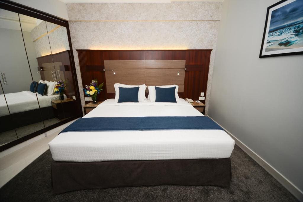 Standard King Room room - Image 3