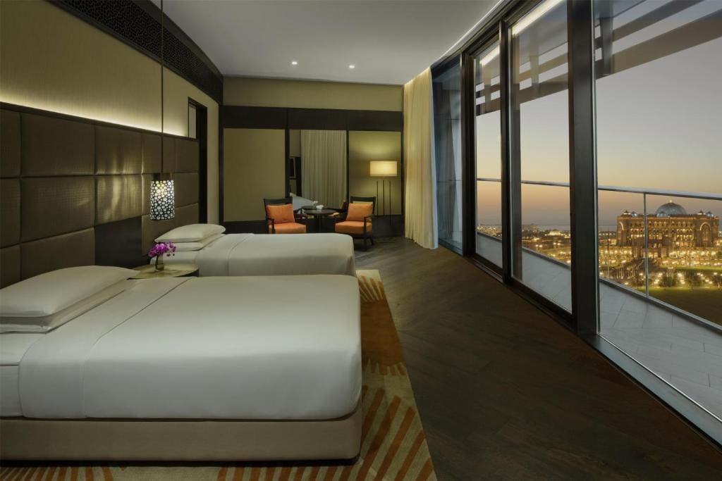 One-Bedroom Apartment with Balcony room - Image 3