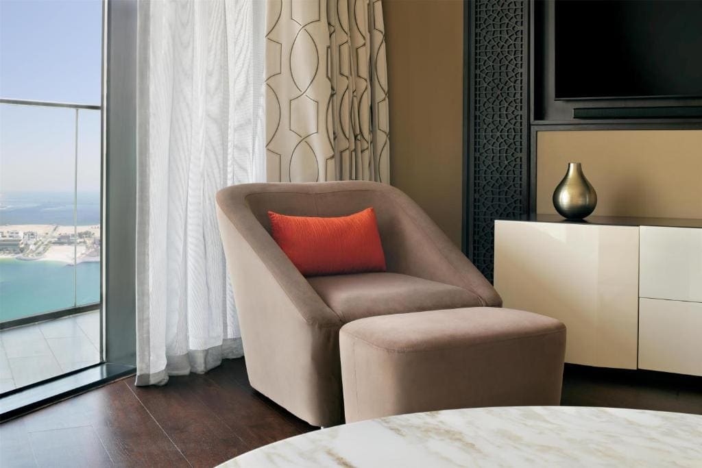 Pearl Suite with Balcony - Club Access room - Image 2