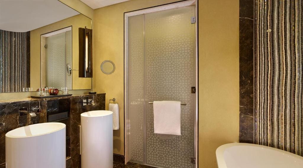 Deluxe King Room with Balcony room - Image 2