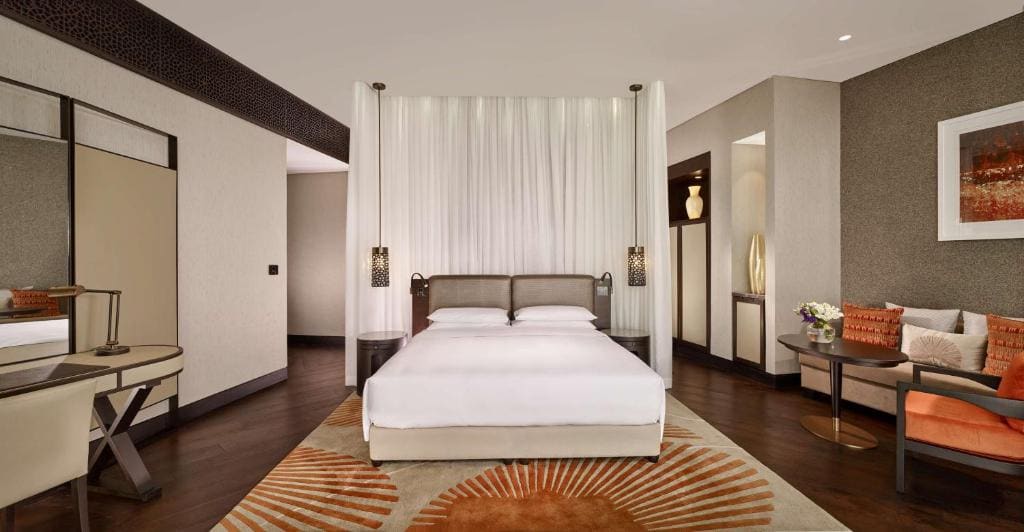 Premium King Room - Club Access room - Image 1