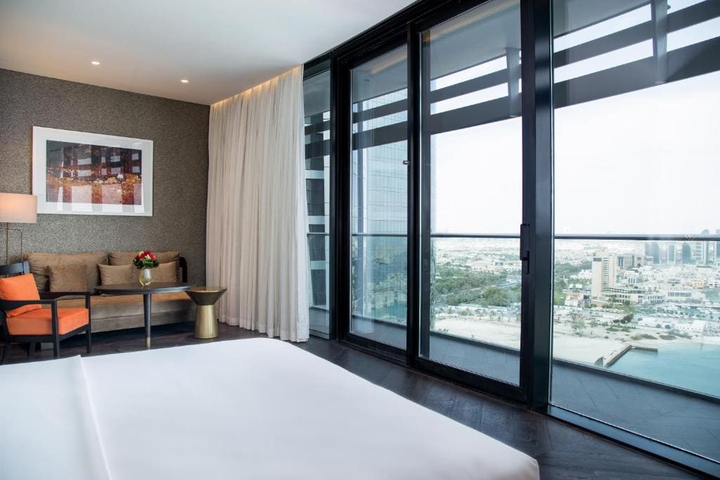 Deluxe King Room with Balcony room - Image 3