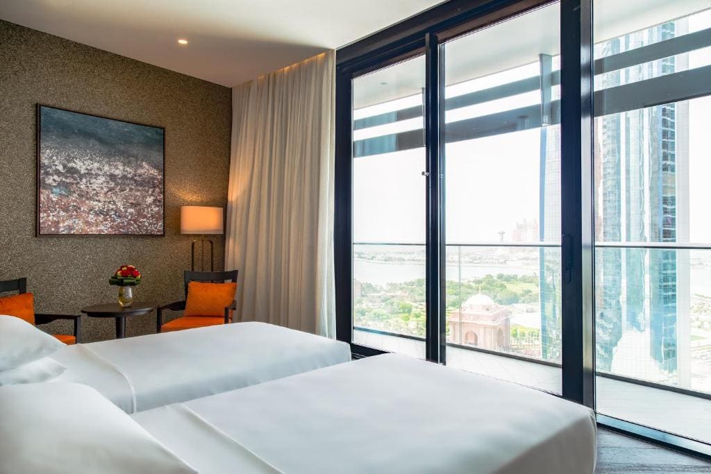 Twin Room with Balcony room - Image 3