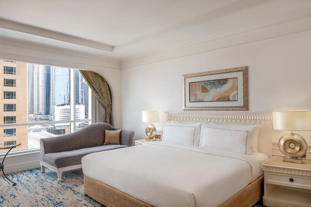 Club Oceanfront Room, 1 King, with Complimentary Access to Executive Lounge Access, Afternoon Tea, Happy Hour room - Image 1