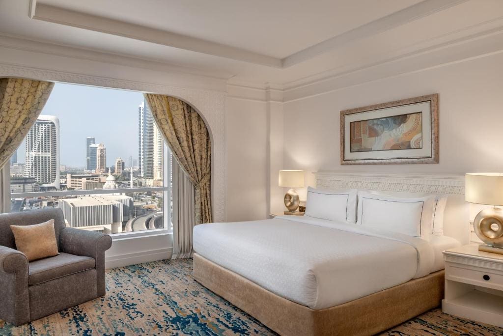 Club Oceanfront Room, 1 King, with Complimentary Access to Executive Lounge Access, Afternoon Tea, Happy Hour room - Image 3