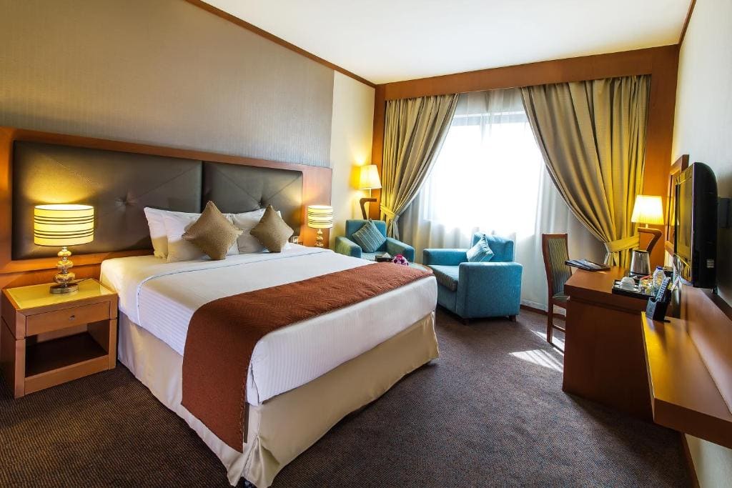 Deluxe Double - King room - Image 3