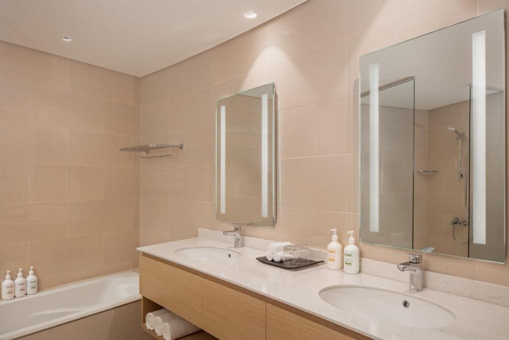 One-Bedroom King Suite with Sofa Bed - Non-Smoking room - Image 1
