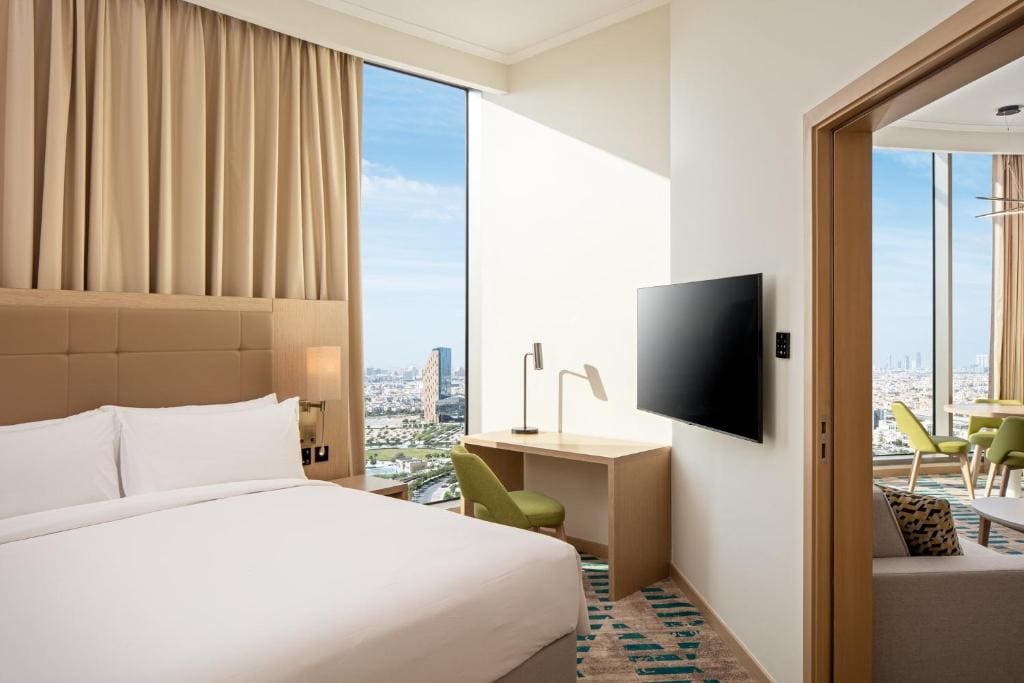 One-Bedroom King Suite with Sofa Bed - Non-Smoking room - Image 3