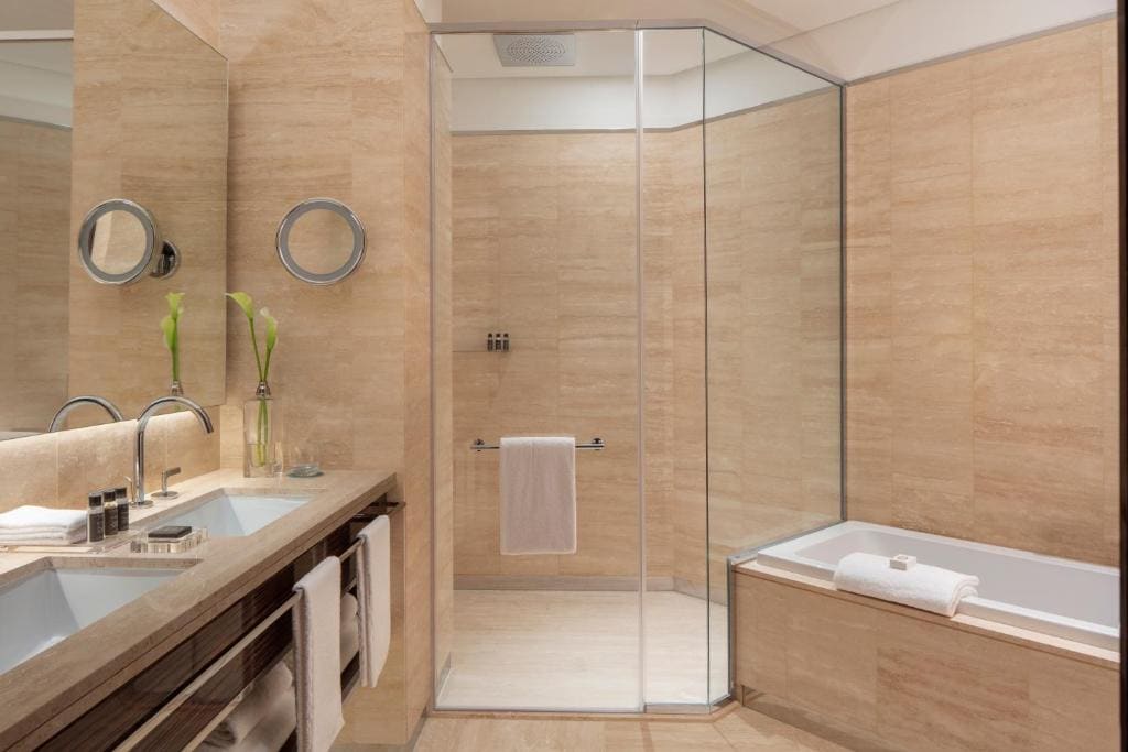 Platinum Suite, One Bedroom with Balcony room - Image 2