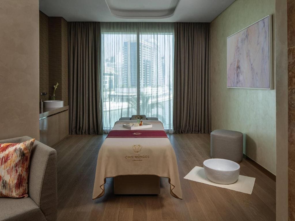 General Admission King With Balcony and Canal View room - Image 2