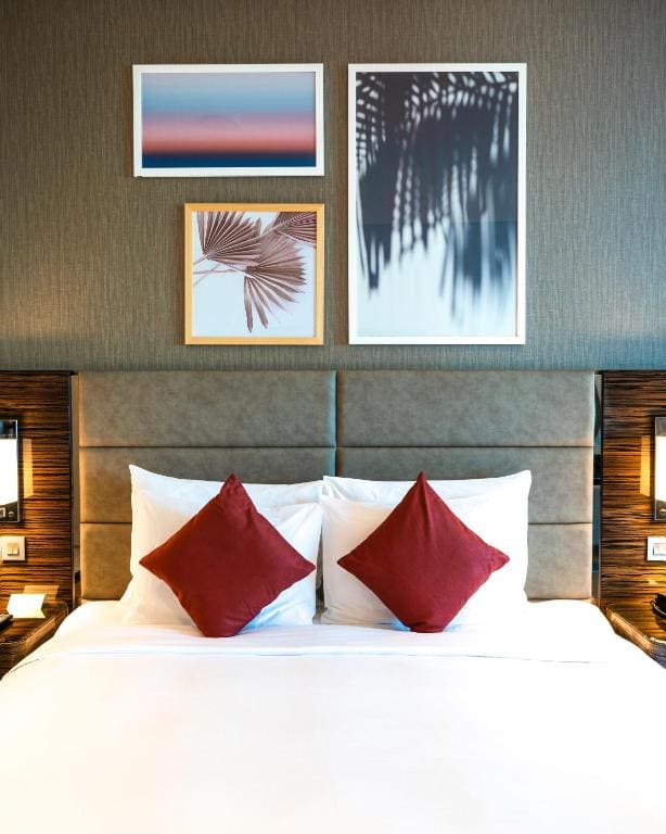 Platinum Suite, Studio with Balcony and Burj Khalifa View room - Image 2