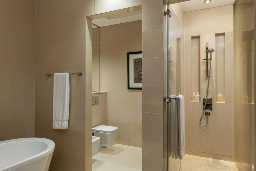 Deluxe King Room with Sea View room - Image 2