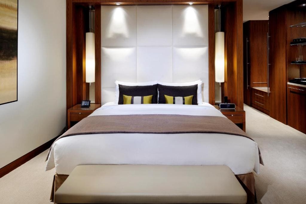 Executive Double Room with Lounge Access room - Image 2