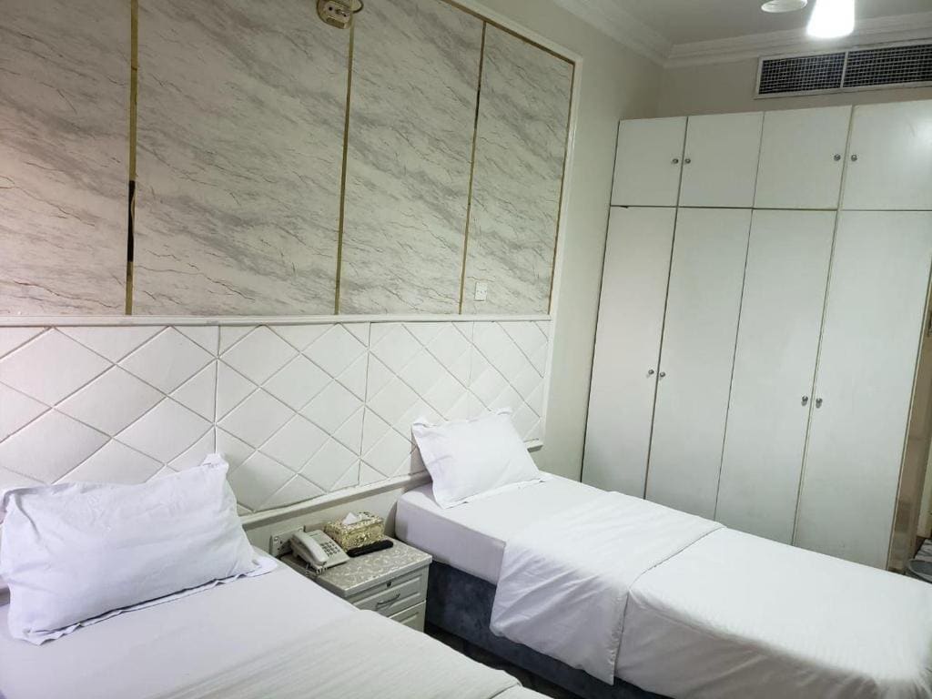 Room room - Image 1
