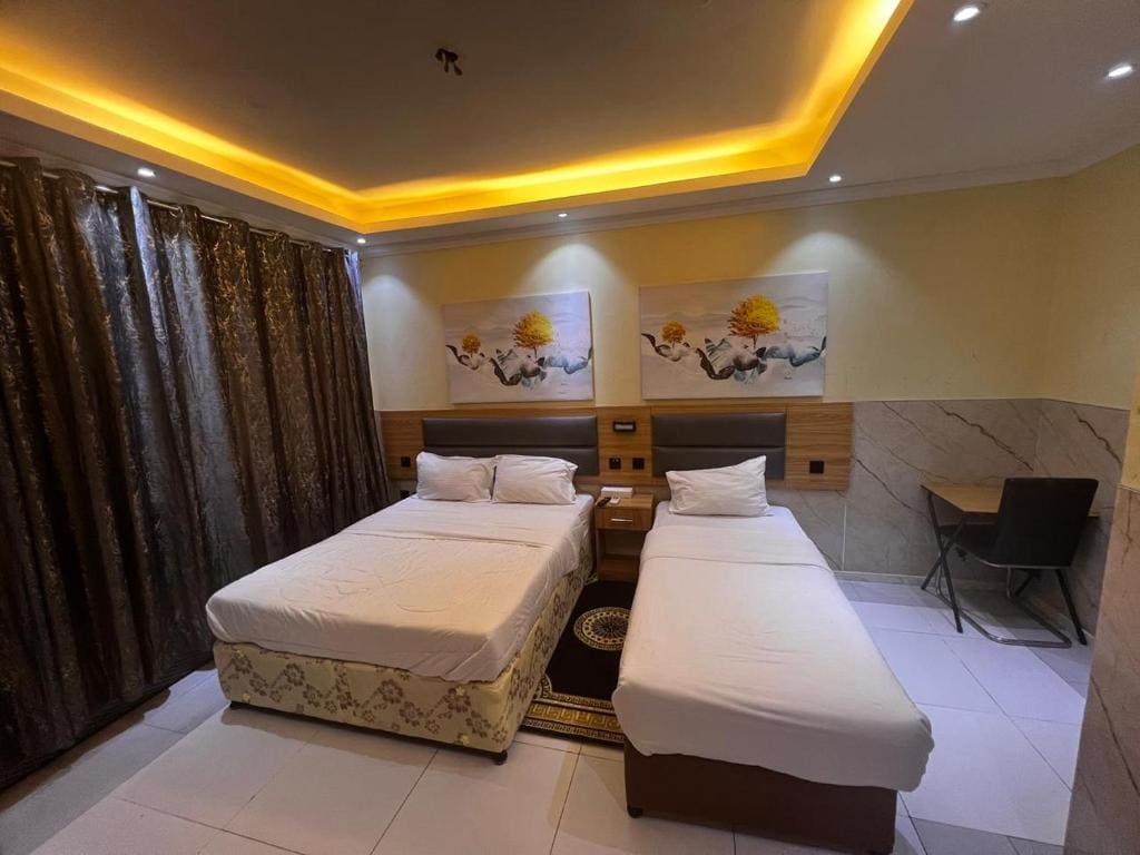 Deluxe Double Room (2 Adults + 1 Child) room - Image 3