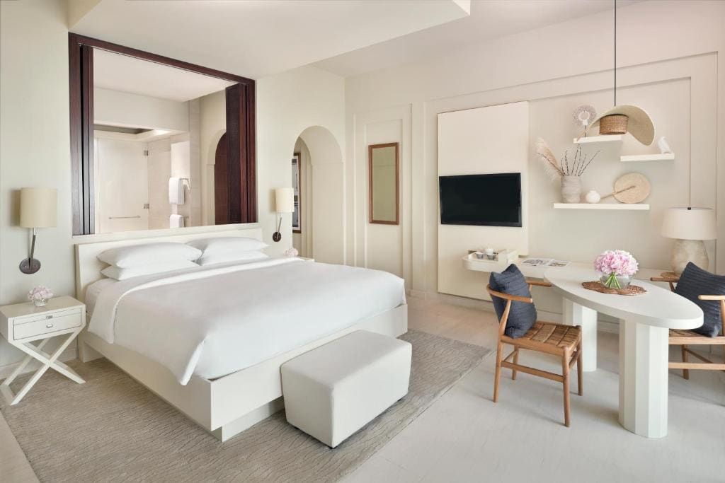 Family Room with King Bed room - Image 1