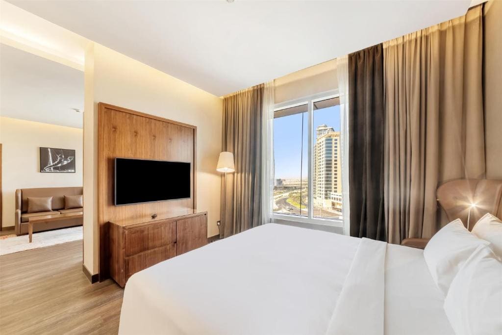 One-Bedroom Suite with Lounge Access room - Image 1