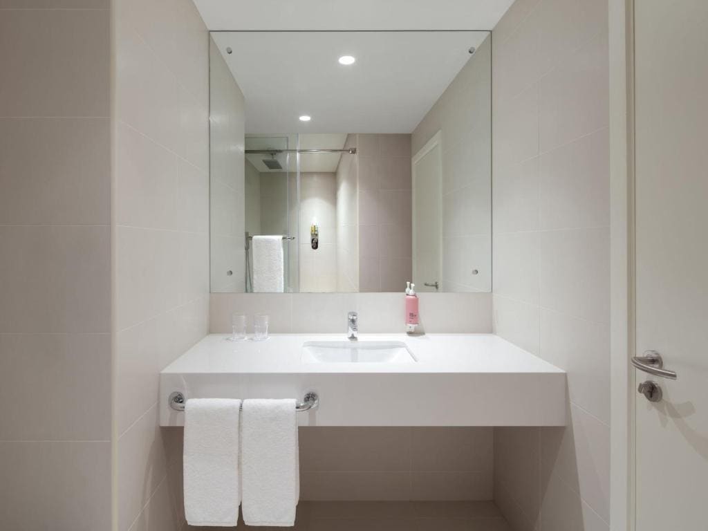 Rover Room - 36-Hour Staycation with 09:00 AM Early Check-in and 09:00 PM Late Checkout room - Image 1