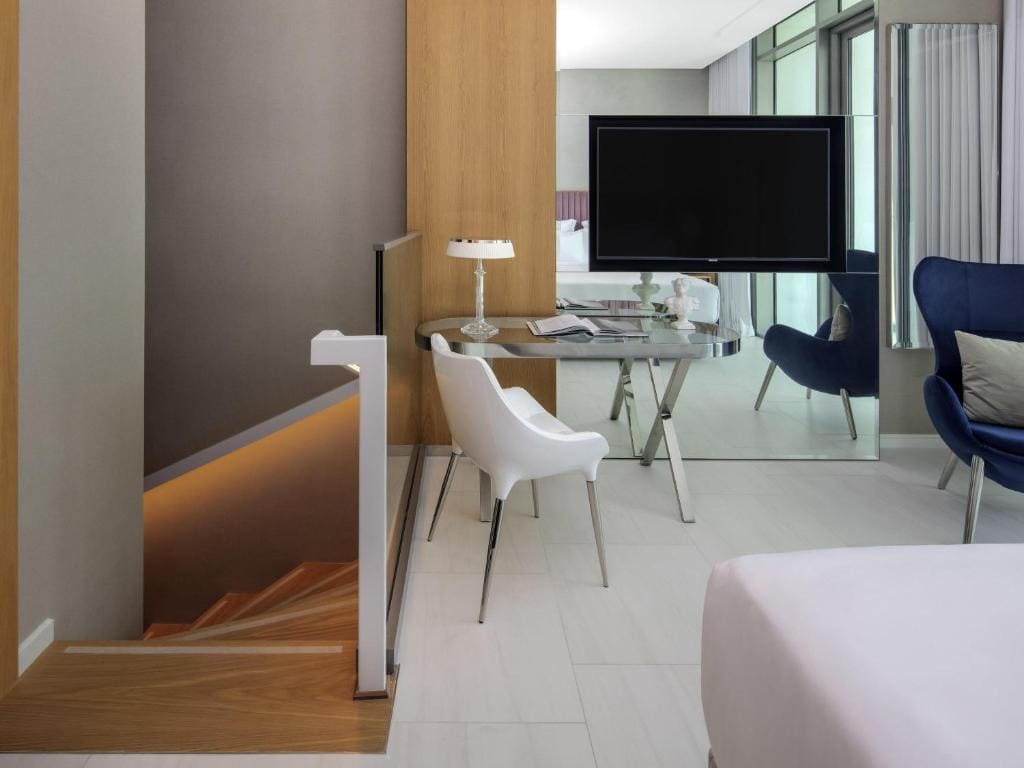 Cloud Living One-Bedroom Apartment with Balcony room - Image 2