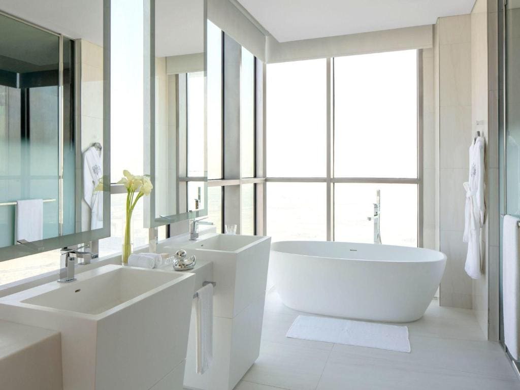 Sky Premium King with Balcony room - Image 2