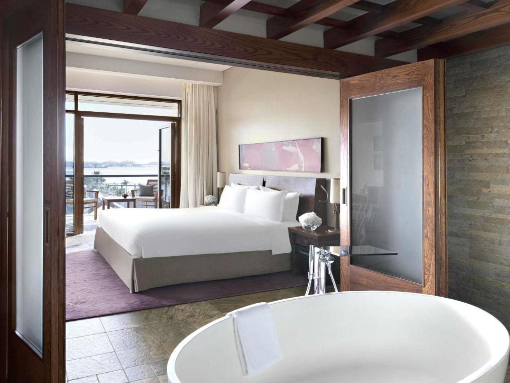 Junior King Suite with Sofa Bed, Private Balcony and Sea View - Club Access room - Image 3